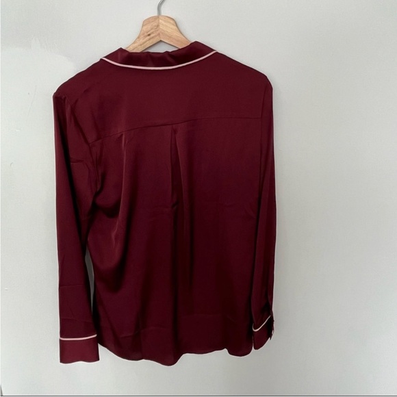 RW&CO new silky pajama style blouse NWT - Picture 3 of 4